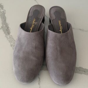 NWT Salvatore Ferragamo Heels Gray, Size 9 B
